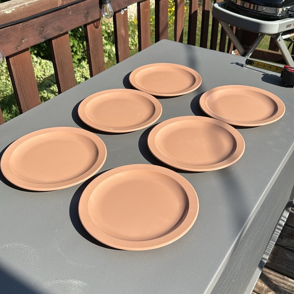 VTG 6-Salmon pink full size Melmac G.P.L plates. 303 made in Canada